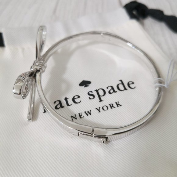NWT Kate Spade Skinny Mini Bow Bangle in Silver w Pouch O0RU2912 $78 - Picture 2 of 5